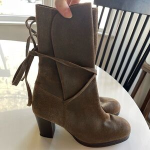 Amazing Vintage Newport News Tie Up Leather Heeled Boot - 11